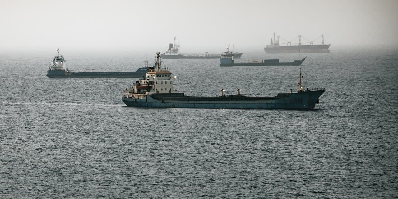 Global oil prices settle at one-month high despite new Iran ceasefire proposal, as blockade on Saudi Arabia by Yemen’s Houthis keeps market on edge - MarketWatch